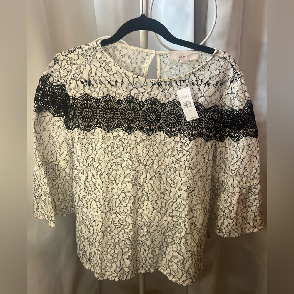 Loft Semi Sheer blouse New with tags size medium - Picture 2 of 5